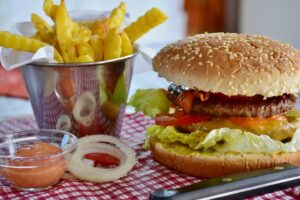 ジャンクフードを食べすぎた翌日のダイエットリセット方法は？